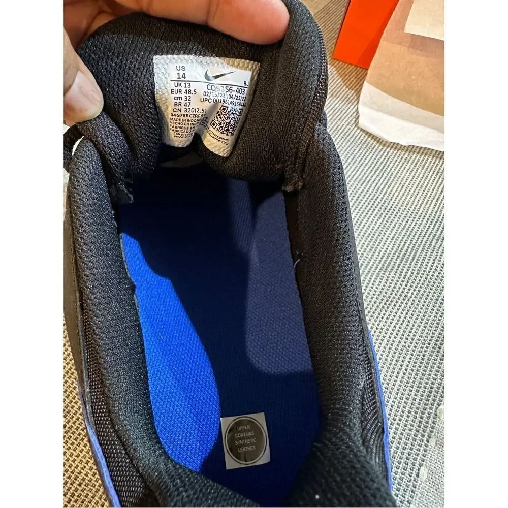 Nike Men's Legend Essential 2 Sneaker